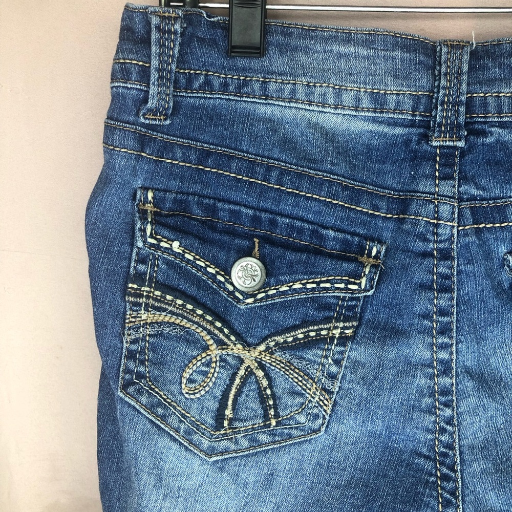 No Boundaries Dark Blue Denim Bermuda Shorts with Contrast Stitching Size 9 - Picture 7 of 8